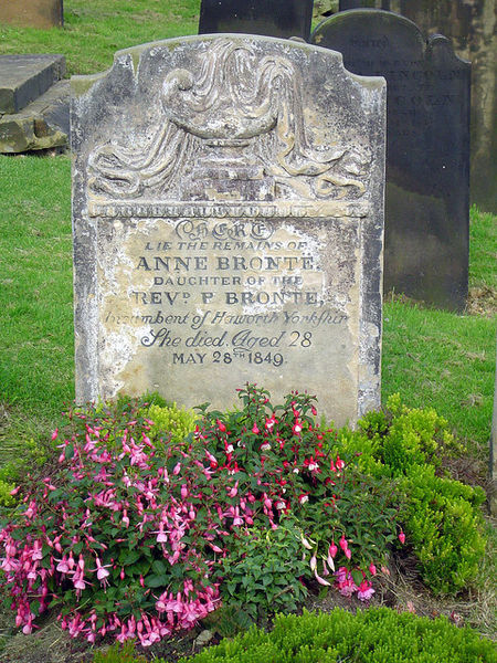 Anne Bronte'ın mezar taşı 164 yıl sonra düzeltildi